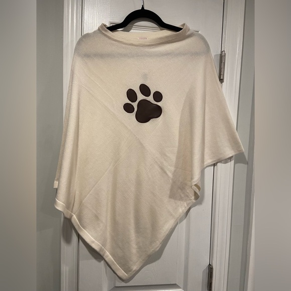 NWT Top It Off Cream Knit Pullover Poncho Shawl Brown Faux Leather Dog Cat Paw - Picture 1 of 9